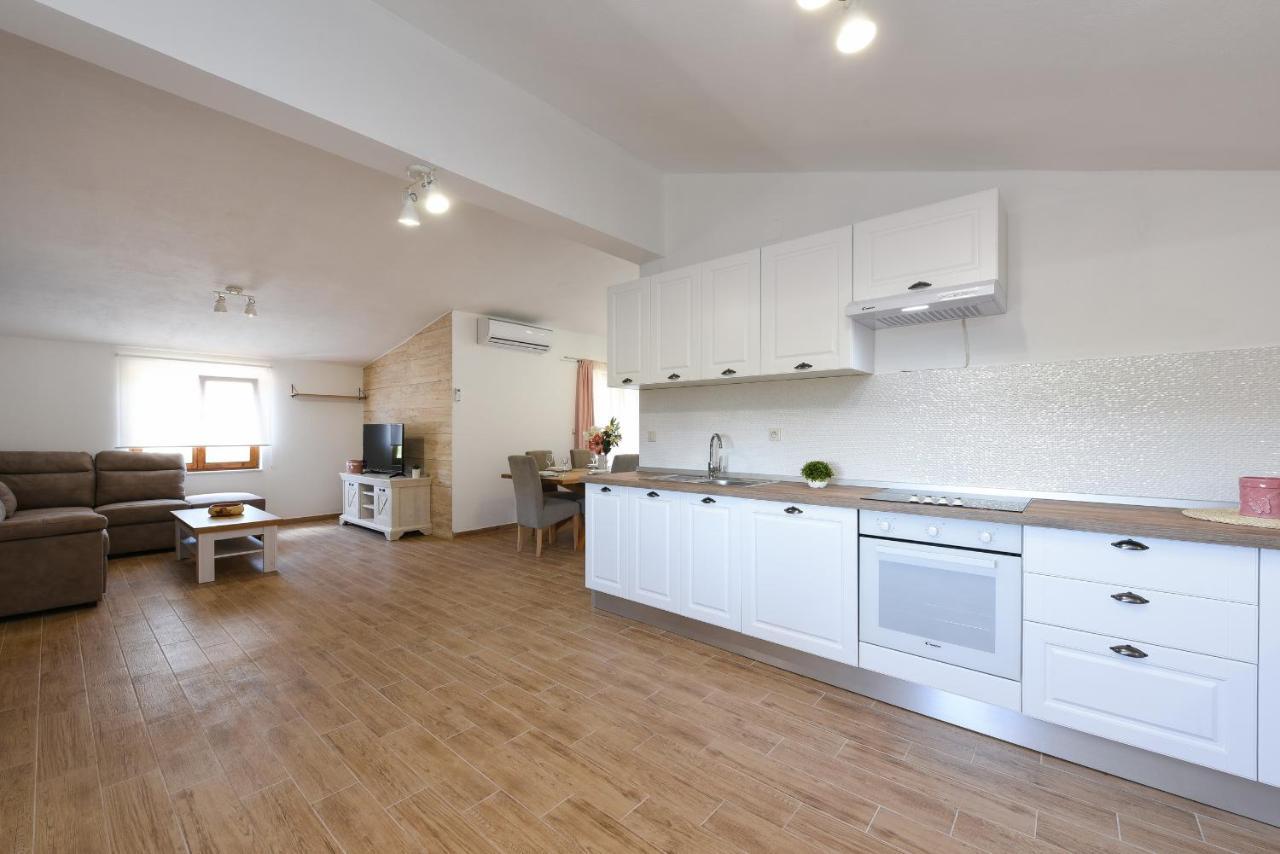 Apartman Magas With Private Pool Vinjerac Exterior foto